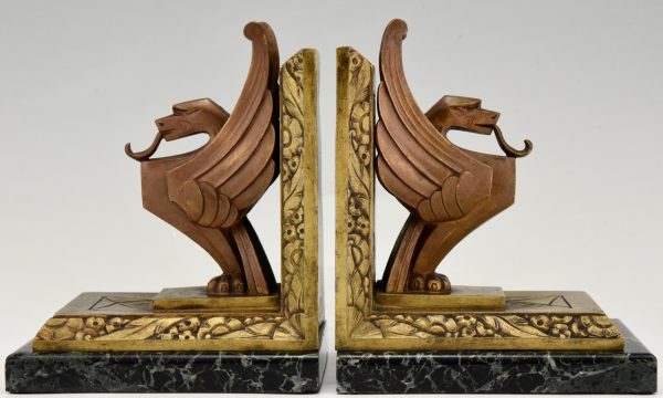 Art Deco boekensteunen met griffioenen