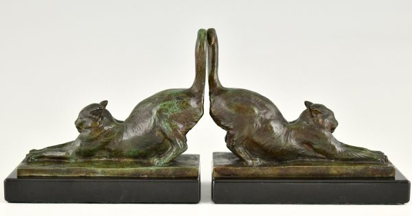 Art Deco Buchstützen in Bronze mit Katzen