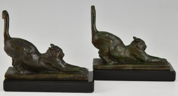 Art Deco Buchstützen in Bronze mit Katzen