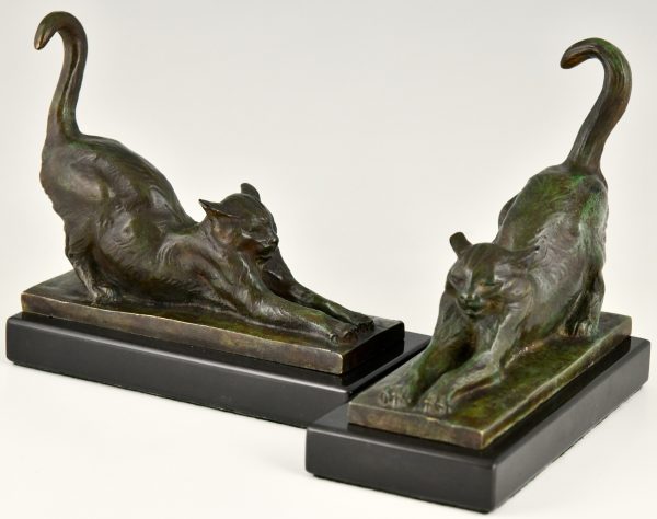 Art Deco Buchstützen in Bronze mit Katzen