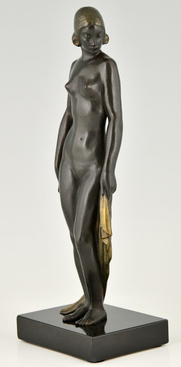 Art Deco sculpture femme nue au drapé