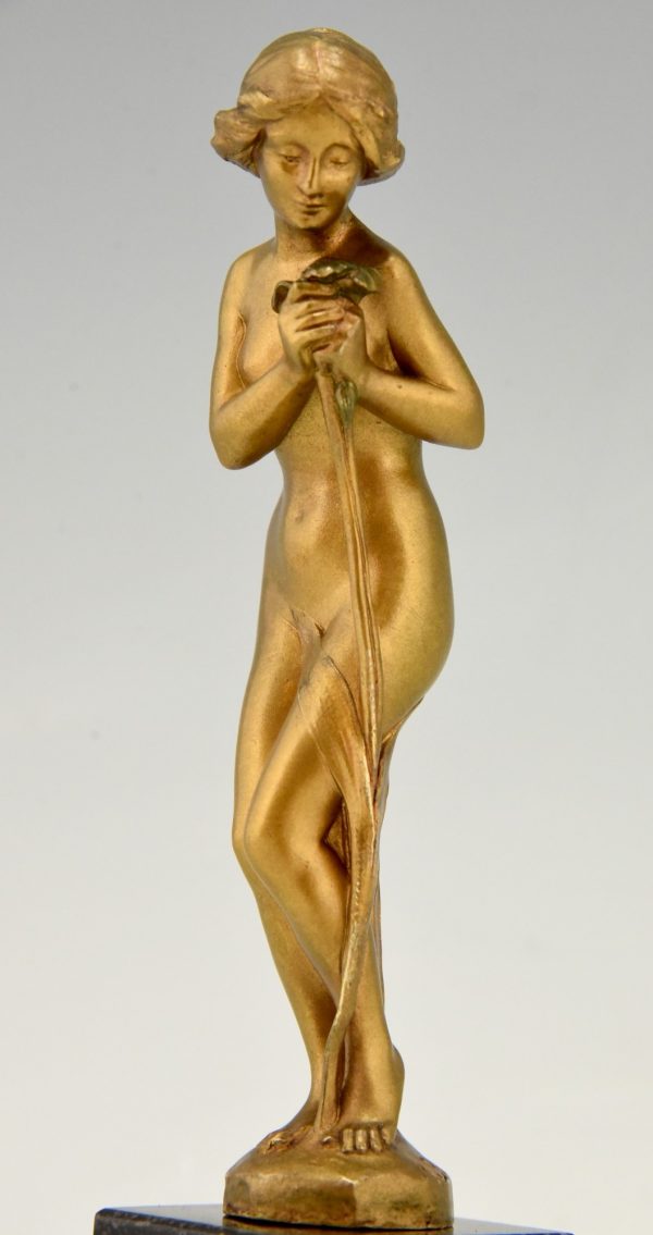 Jugendstil Bronze Skulptur Frauenakt mit Blume