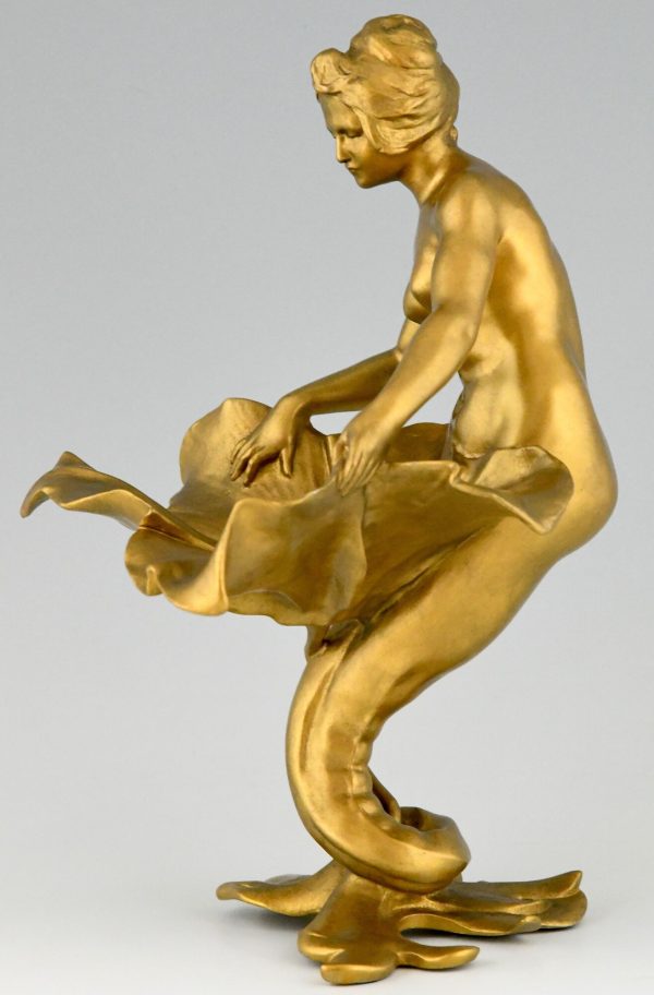 Art Nouveau sculpture sirène avec fleur