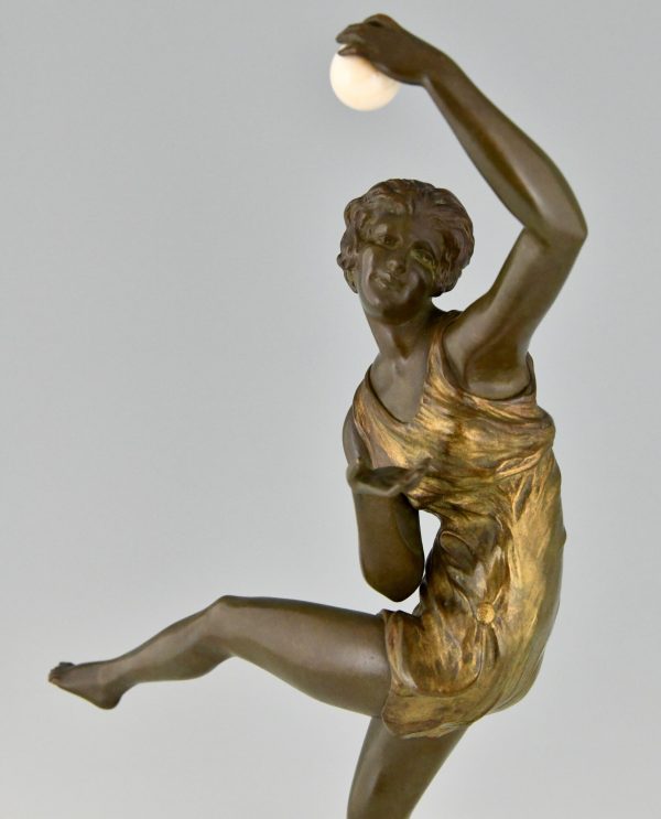 Art Deco Bronze Skulptur Tänzerin mit Ball