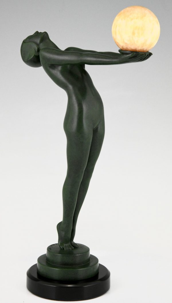 Art Deco sculptuur naakt met bal