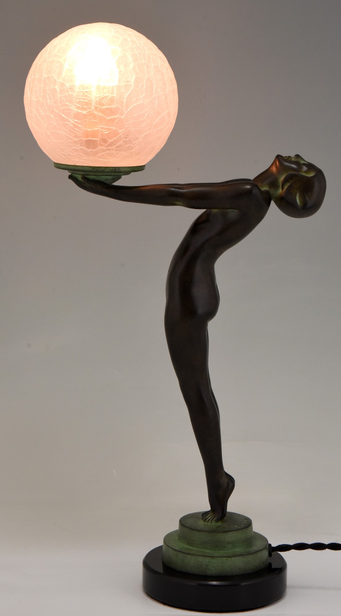 beeld knal leeuwerik Art Deco style lamp nude with globe Clarté LUEUR LUMINEUSE 38 cm. -  Deconamic