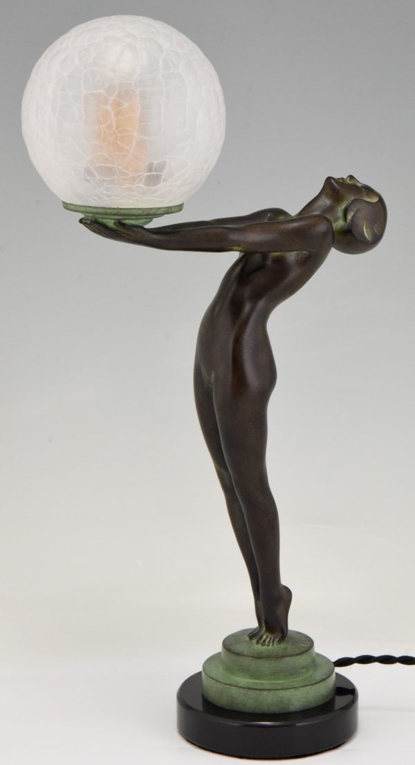 Art Deco style lamp nude with globe Clarté LUEUR LUMINEUSE 38 cm.