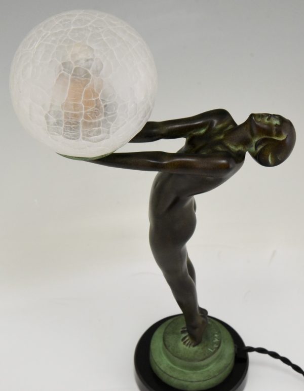 Art Deco style lamp nude with globe LUEUR LUMINEUSE 38 cm.