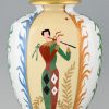 Vases en porcelaine avec musiciens et cartes de jeu