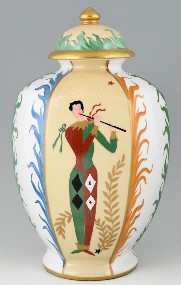 Vases en porcelaine avec musiciens et cartes de jeu