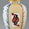 Vases en porcelaine avec musiciens et cartes de jeu