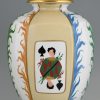 Vases en porcelaine avec musiciens et cartes de jeu