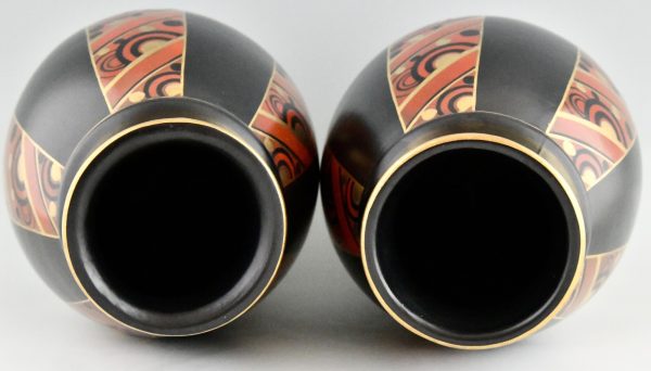 Pair of Art Deco vases with geometric pattern