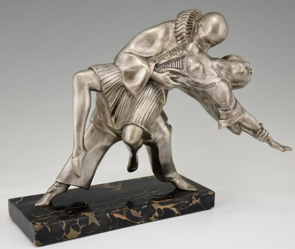 Sculpture en bronze Art Deco couple dansant Pierrot et Colombine