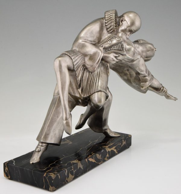 Sculpture en bronze Art Deco couple dansant Pierrot et Colombine