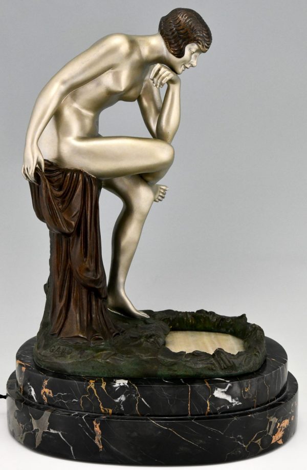 Art Deco lampe en bronze femme nue assise