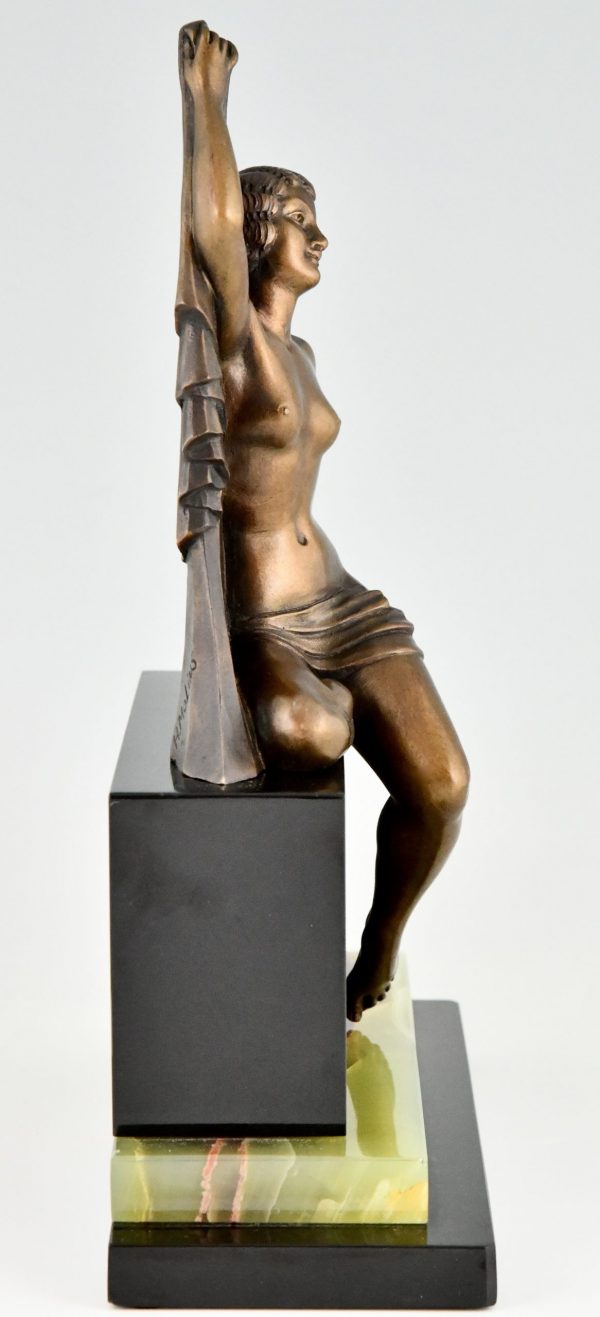 Sculpture en bronze Art Deco nu feminin au drapé