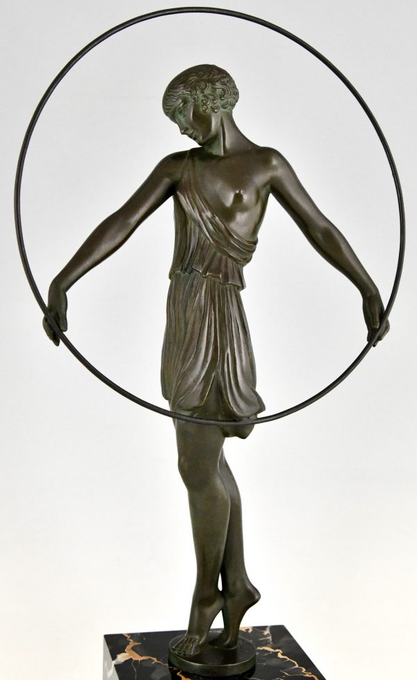 Sculpture Art Deco danseuse au cerceau Harmonie