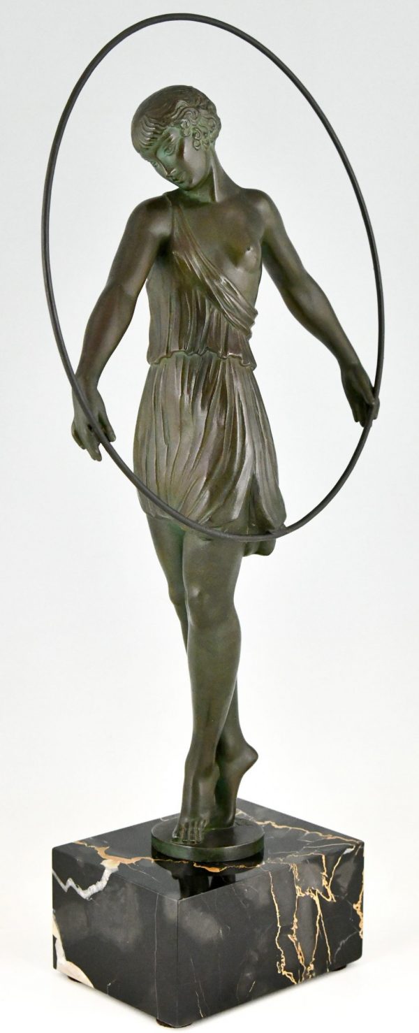 Sculpture Art Deco danseuse au cerceau Harmonie