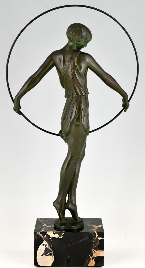 Sculpture Art Deco danseuse au cerceau Harmonie