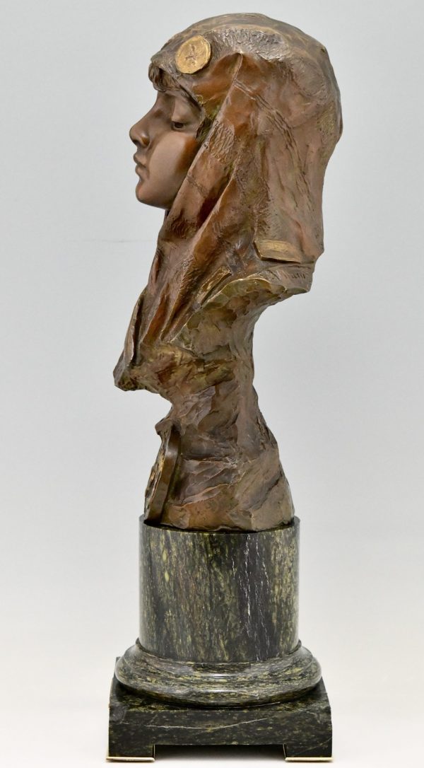 Art Nouveau bronze buste d’une femme orientale Dalilia