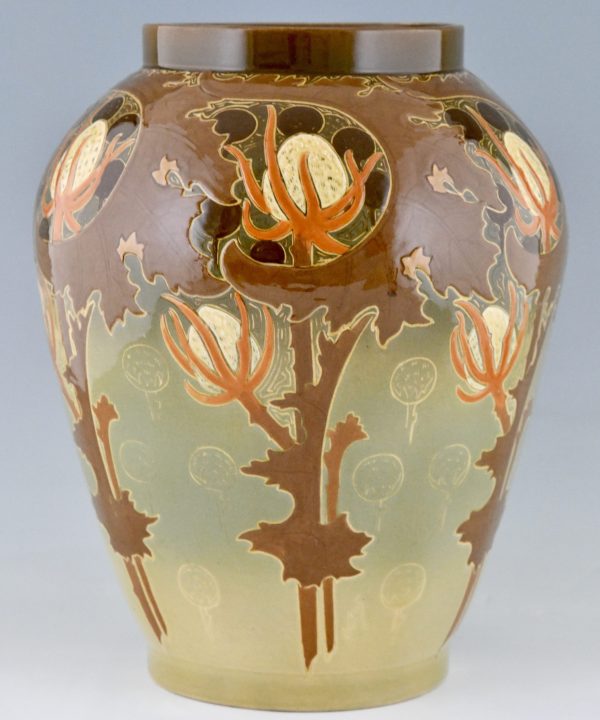 Vase Art Nouveau en céramique decor floral