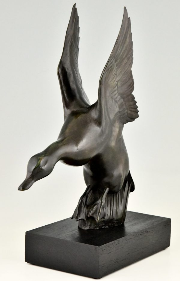 Art Deco bronze sculpture of a duck.