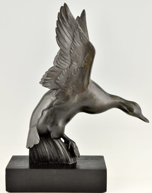 Art Deco bronze sculpture of a duck.