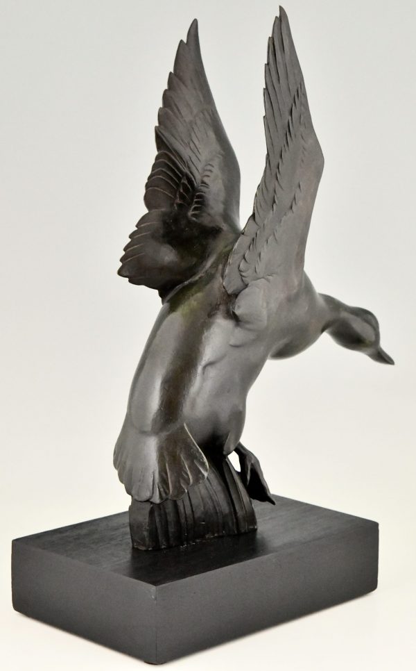 Art Deco bronze sculpture of a duck.