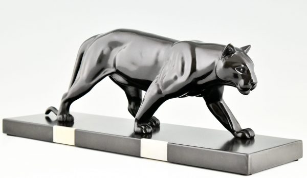 Art Deco sculpture of a panther.