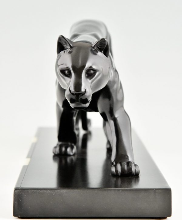 Art Deco sculpture of a panther.