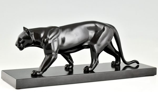 Art Deco sculpture of a panther.