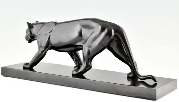 Art Deco sculpture of a panther.