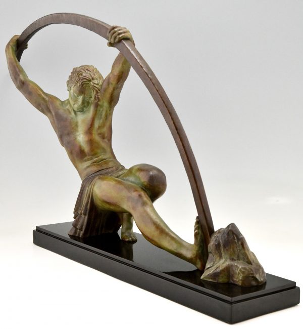 Art Deco sculpture bending bar man l’age du bronze