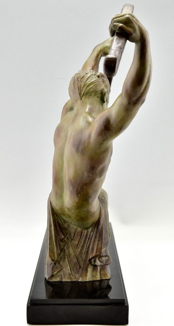 Art Deco sculpture “l’age du bronze” homme avec barre