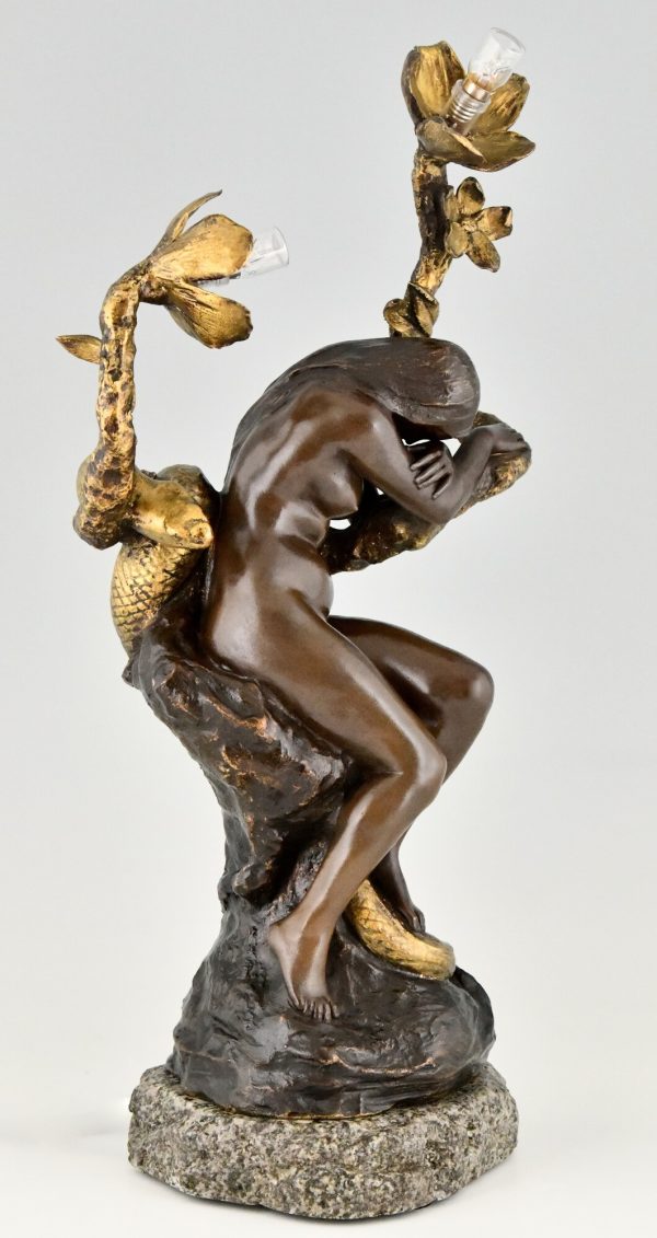 Lampe en bronze Art Nouveau femme nue, serpent et fleurs