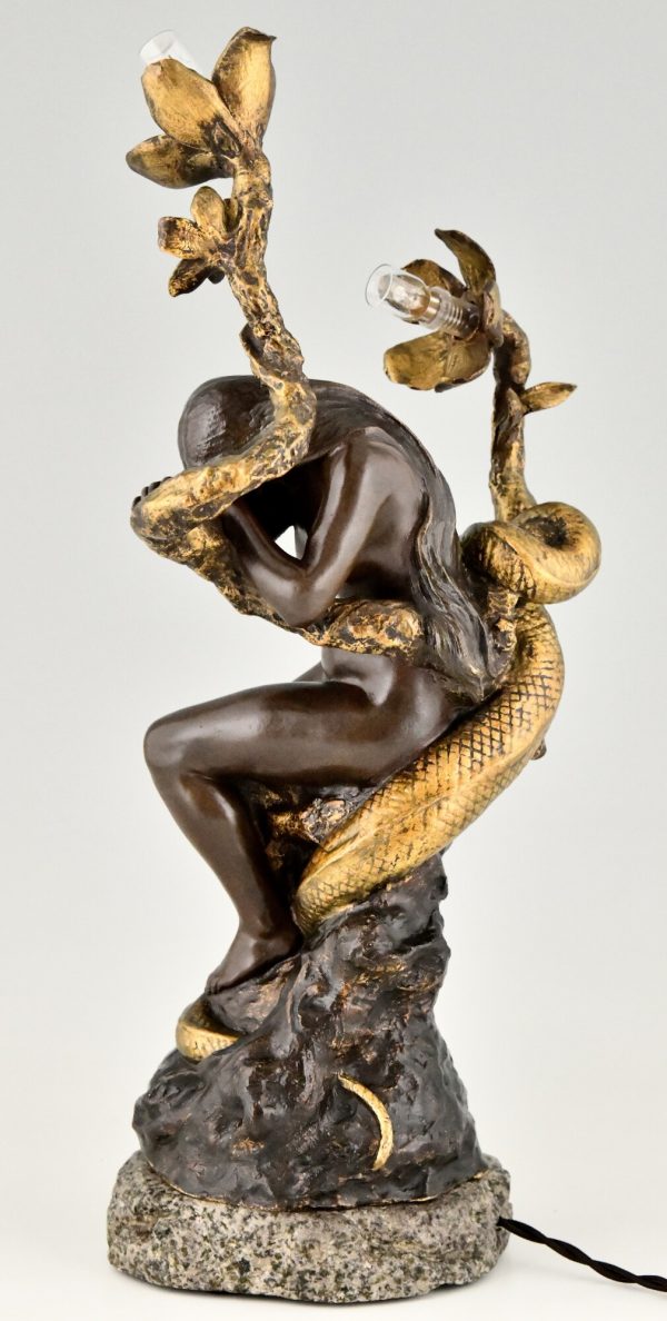 Lampe en bronze Art Nouveau femme nue, serpent et fleurs