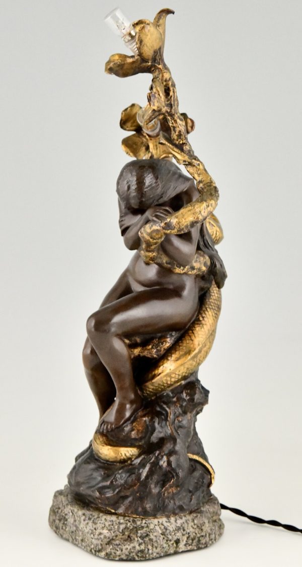 Lampe en bronze Art Nouveau femme nue, serpent et fleurs
