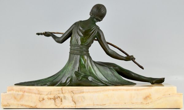 Sculpture en bronze Art Deco femme aux oiseaux