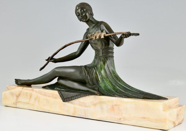 Art Deco bronzen sculptuur zittende vrouw met vogels