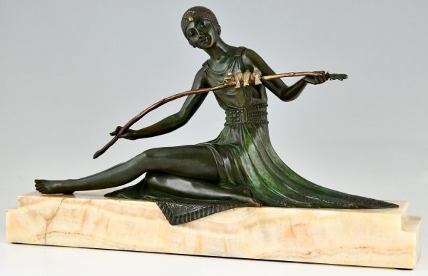 Art Deco bronzen sculptuur zittende vrouw met vogels