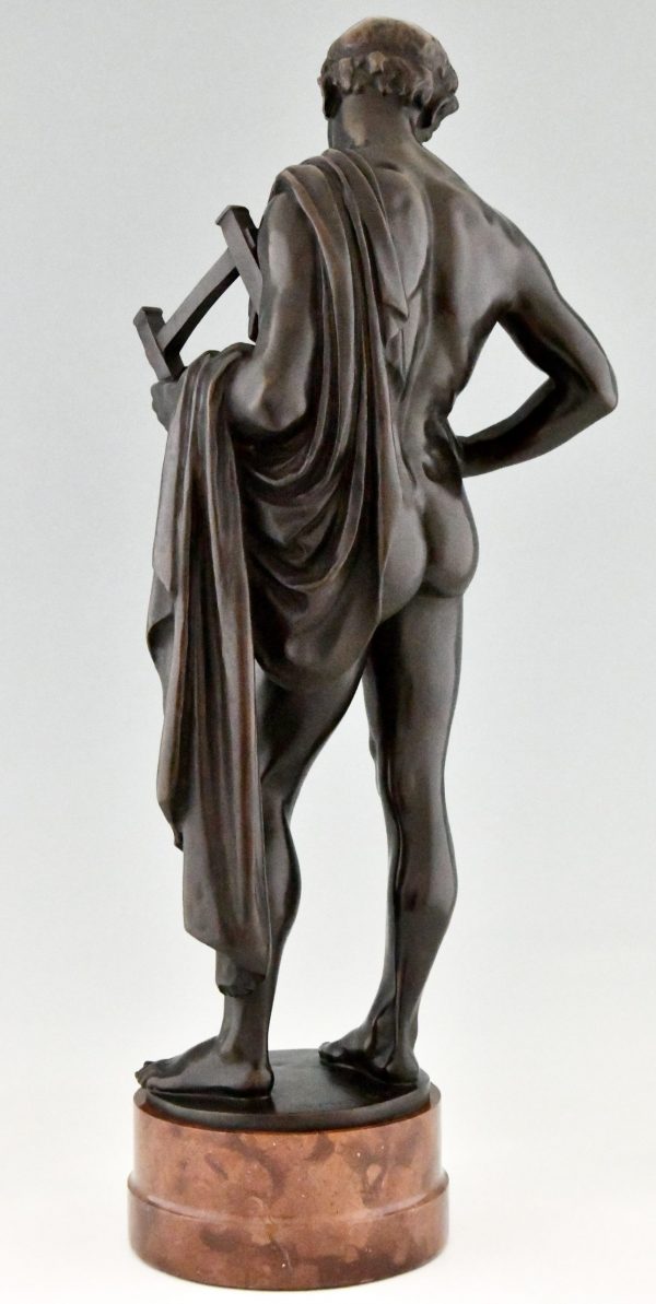 Orpheus, antike Bronzeskulptur eines männlichen Aktes mit Leier und Umhang.