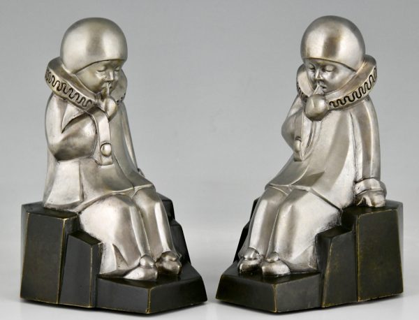 Art Deco bronzen boekensteunen met pierrots