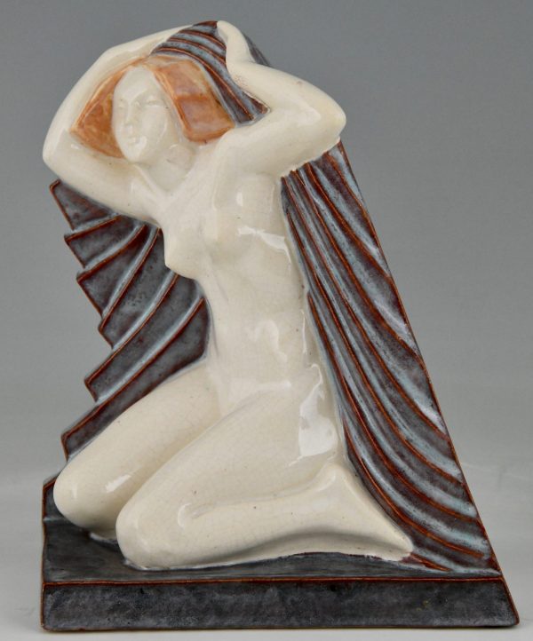 Dreiteilige Art Deco Keramik Skulpturen Satz mit sitzenden Aktfiguren