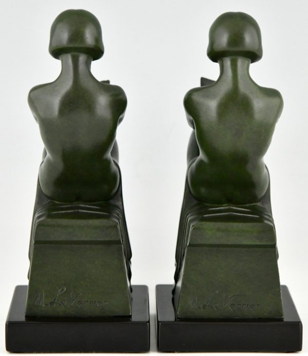 Art Deco bookends with reading nudes Delassement