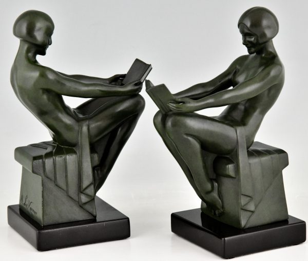 Art Deco Buchstützen lesenden Frauenakten Delassement