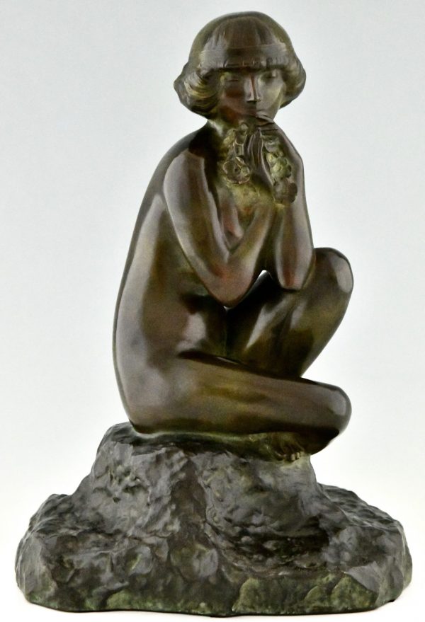 Art Deco Bronze Skulptur kniende Frauenakt mit Blumen