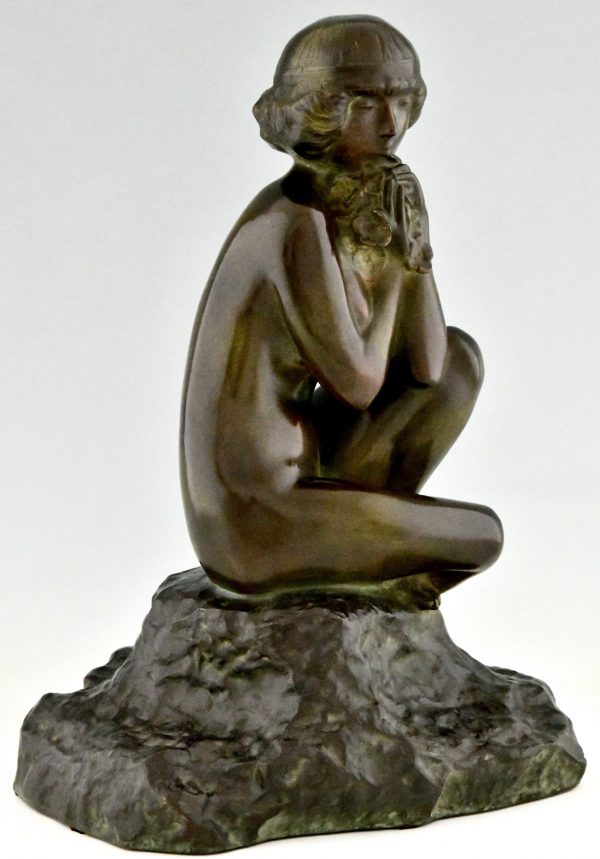 Sculpture en bronze Art Deco femme nue agenouillée