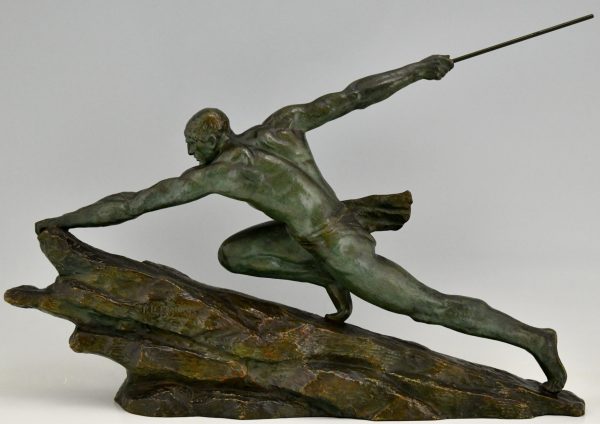 Sculpture en bronze Art Déco Athlète avec une lance
