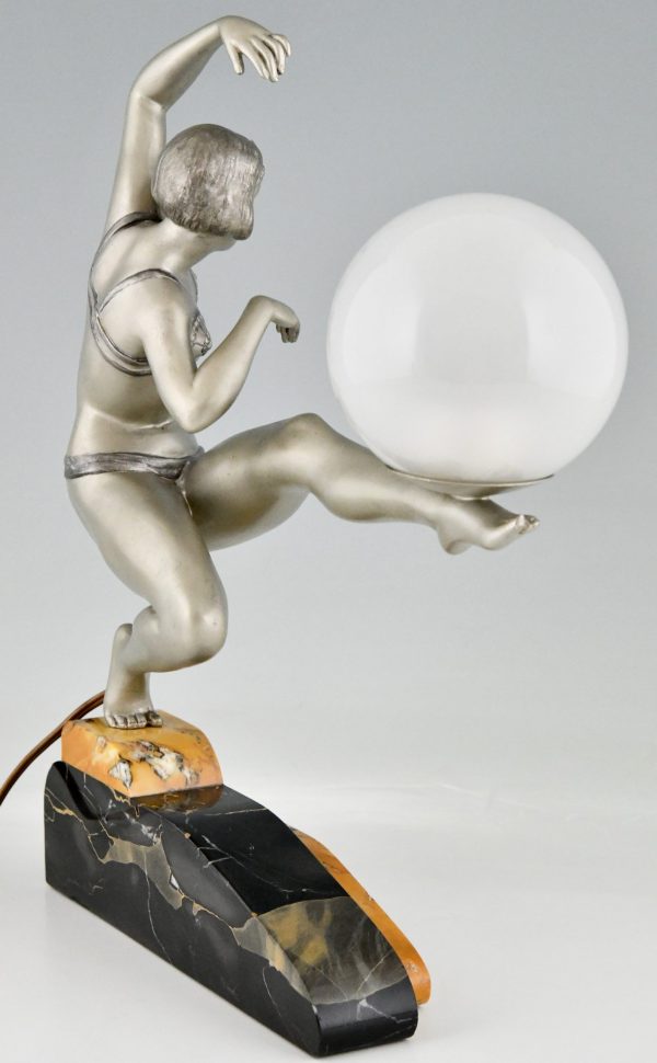 Art Deco lamp sculptuur danseres met bal